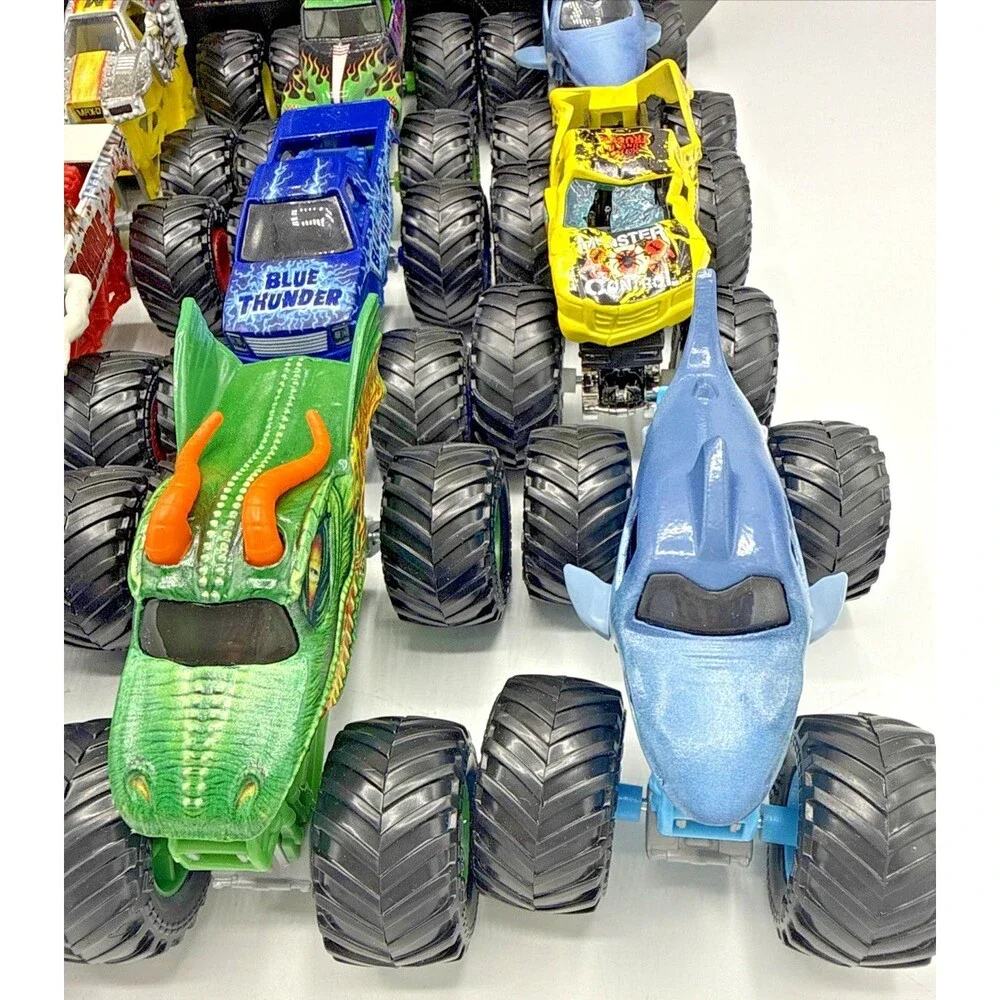 Spin Master Monster Jam Pit Party & Go Truck Carrying Case W/ 12 Trucks